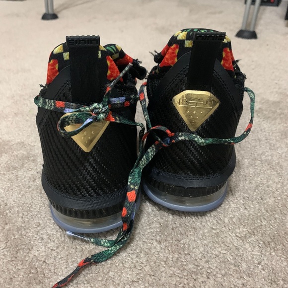 Lebron 16 watch kings throne - Picture 2 of 4